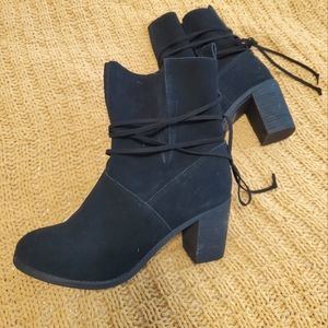 *SOLD* Toms suede wrap around ankle booties excellent condition!